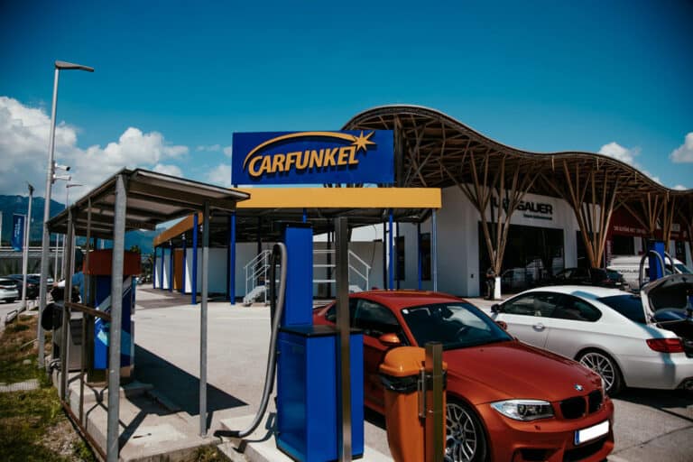 CARFUNKEL_Autowaesche_Woergl_SB_Waesche_Aussenansicht