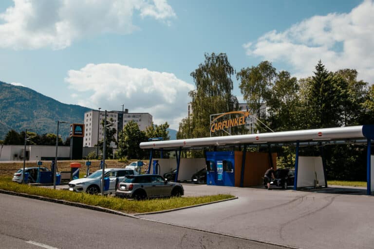 CARFUNKEL_Autowaschanlage_SB_Waesche_Kufstein_Aussenansicht