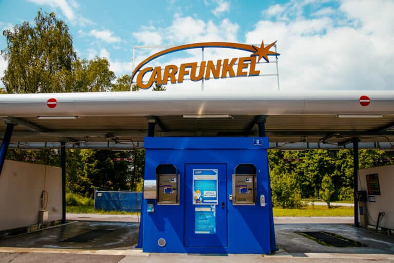 CARFUNKEL_Autowaschanlage_SB_Waesche_Kufstein_Waschbox_Frontansicht