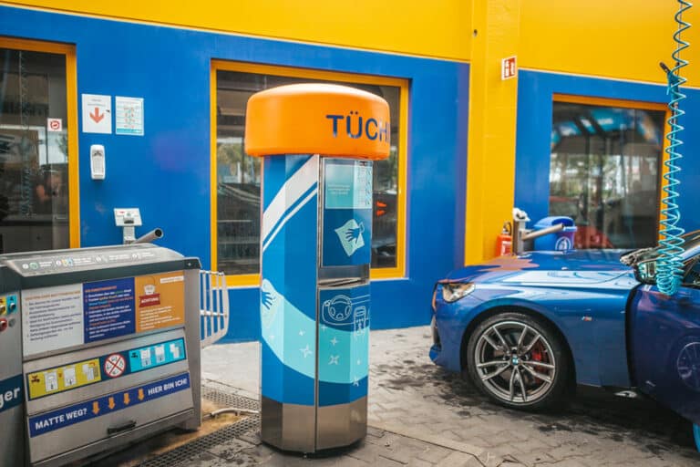 CARFUNKEL_Autowaschanlage_Textile_Waschstrasse_Landshut_Tuecher_Automat_Staubsaugerplatz